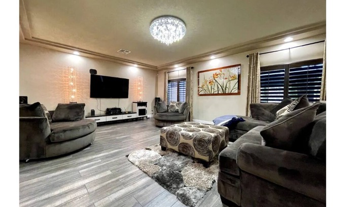 Enterprise House | Family-Friendly 5 Bedroom Home with Pool & Spa Amenities