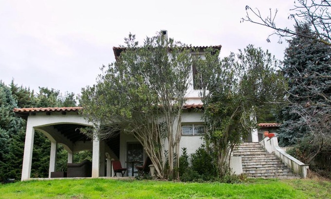Serres Villa | Elegant Stay at Luxury Chez-Moi with Oceanfront Pool