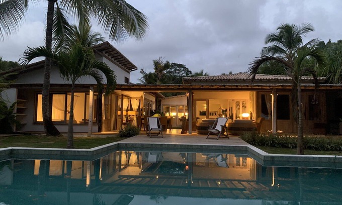 Curuipe House | Luxury Cliffside Villa with Infinity Pool and Sea BAH073