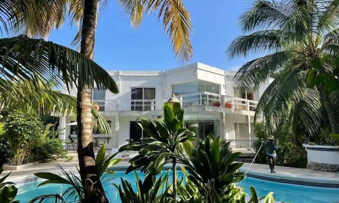 San Luis House | Elegant Beach House with Pool at Rocky Cay San Andres