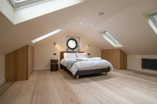 Knutsford House | Pet-Friendly Coach House by Woodland in Knutsford