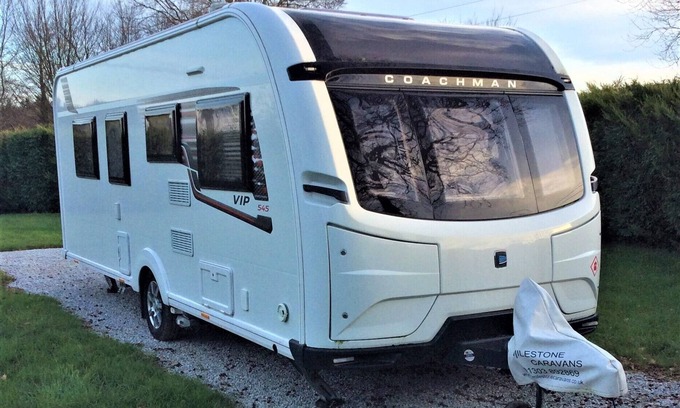 Saint-Mayeux House | Cozy Coachman Caravan: 10/10 Rated with Breakfast & Kitchen