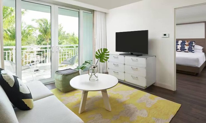 Rock Harbor Hotel | Inviting Coastal Retreat in Key Largo with Beach Access