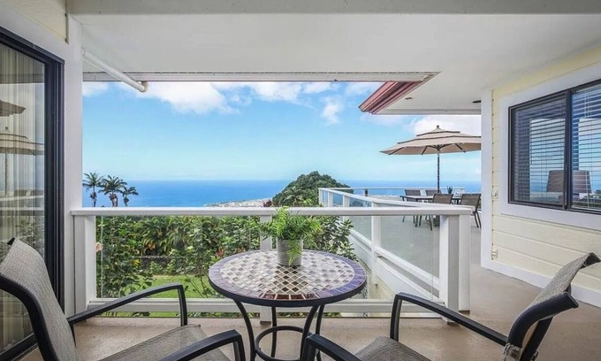 Holualoa Villa | Exquisite Coffee Estate with Infinity Pool & Breathtaking Views