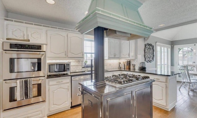 Rowlett House | Exceptional Stay: 5min to Lake with Game Room & Spa