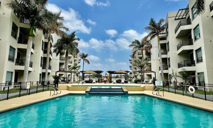 Mission Condo | Luxury Condo 3 Bed/2 bath with Pool and Jacuzzi