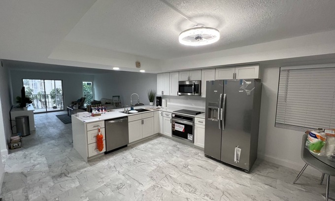 St. Petersburg Condo | Stylish Condo Near St. Pete Beach with Pool & Spa Access