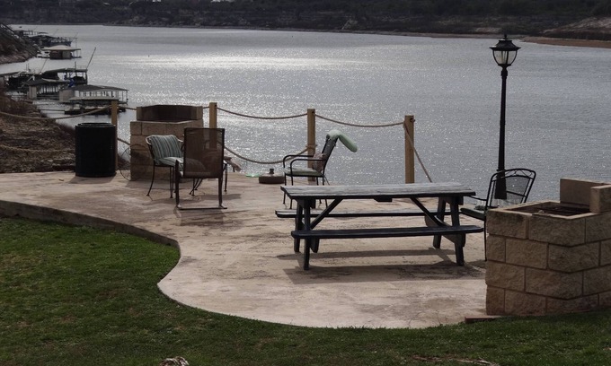 Highland Lake Estates Condo | Premier Condo on Lake Travis with Pools, Spa & Tennis