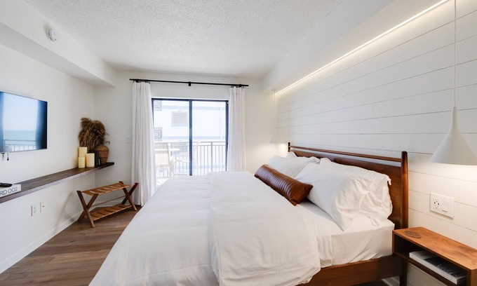 St. Pete Beach Condo | Exceptional Condo "The Beach Is Your Backyard" with Spa & Pool