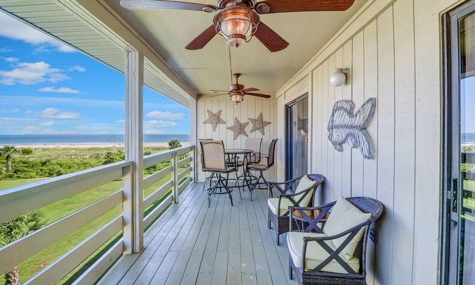 Tybee Island Condo | Top-Floor Condo with Sea View, Pool & Private Beach Access
