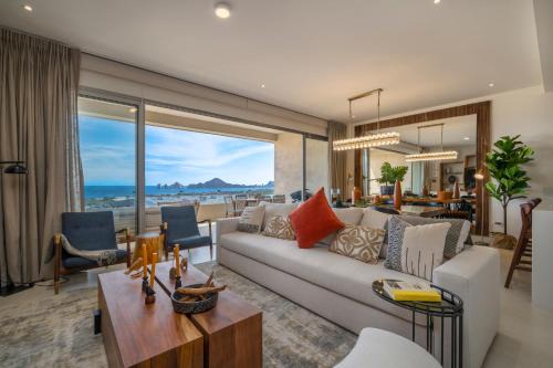 El Tezal Apartment | Oceanfront Condo with Pool & Balcony - 4-Star Excellence