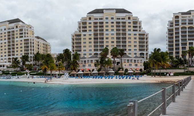 Montego Bay Condo | Oceanfront Condo with Pool and Kitchen Amenities