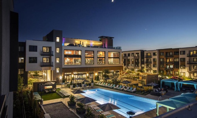 Menlo Park Apartment | Stylish Condos at Anton Menlo with Pool & Family Amenities