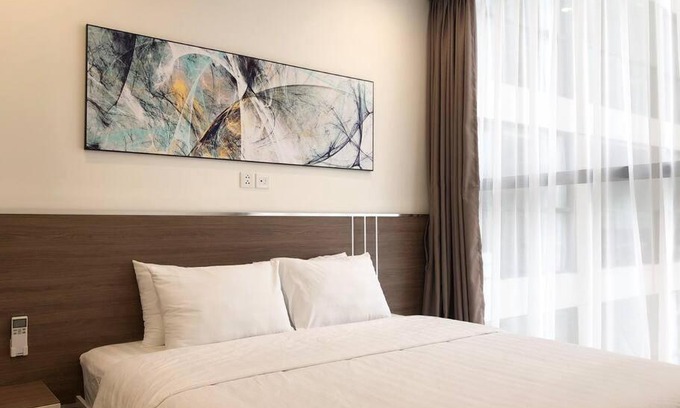 Tu Liem Apartment | Premium Stay at Vinhomes Skylake Keangnam – Pool & Ocean Views