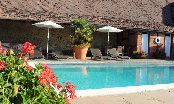 West Marden Cottage | Modern Accommodation with Pool & Breakfast - Rated 9/10!