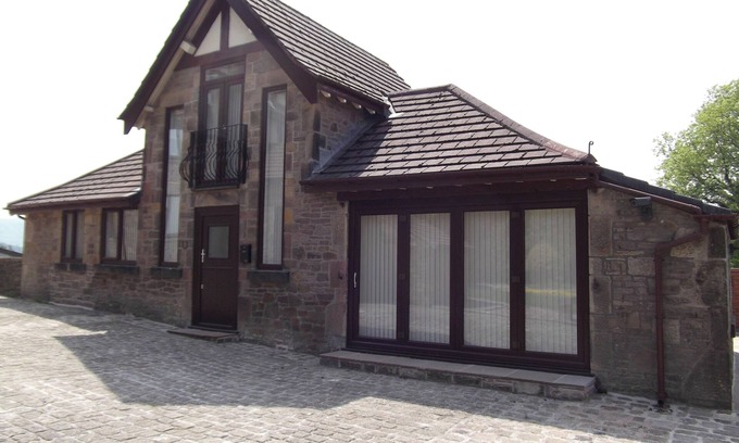 Combs Cottage | Idyllic Converted Barn Cottage with Spa in the Peak District