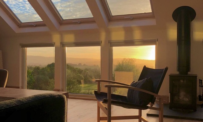 Montgomery Cottage | Idyllic Countryside Retreat for Walkers, Rated 10/10