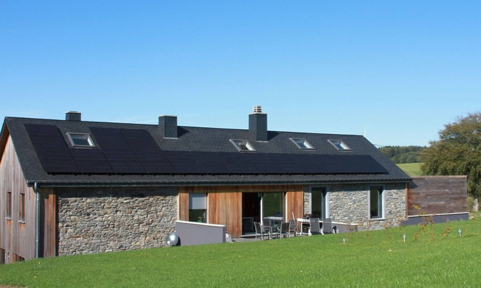Vaux-sur-Sure Cottage | Relaxing Vaux-sur-Sûre Cottage with Jacuzzi & Spa Amenities