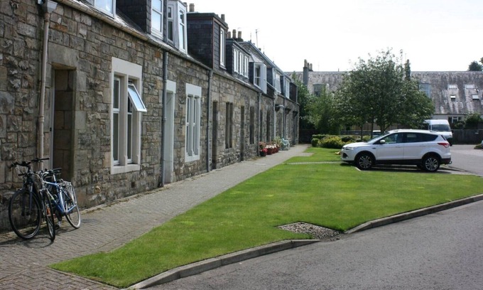 St. Andrews House | Elegant Cottage Retreat with Spa and Hot Tub in St Andrews