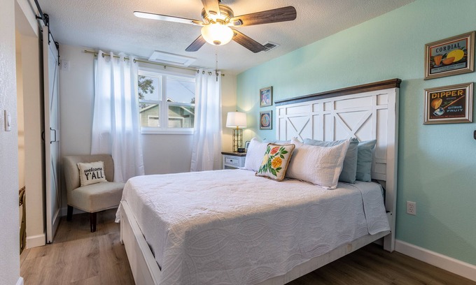 Lake Hamilton Cottage | Exceptional Cottage Steps from Legoland & Chain of Lakes
