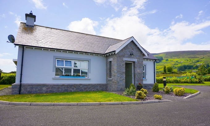 Newry House | Picturesque Cottage with Panoramic Countryside Views