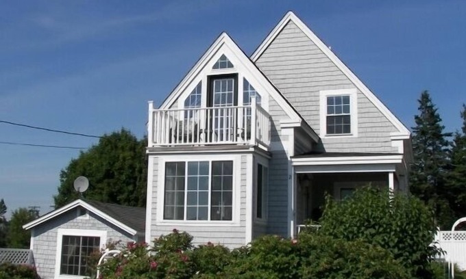 Bass Harbor House | Beachfront Cottage with Breathtaking Ocean Views & Spa