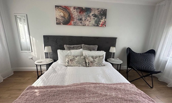 Clarendon Cottage | Luxury Country Cottage, on the steps of Fleurieu Peninsula and Adelaide Hills