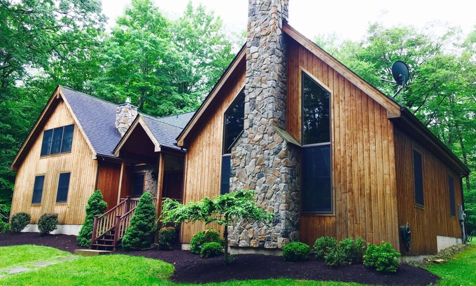 Monticello House | Top-Scored Country Home with Pool in Swinging Bridge Lake