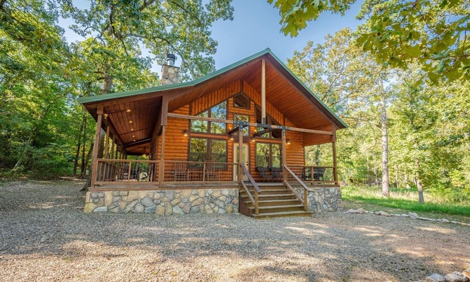 Broken Bow Cabin | Romantic Hochatown Cabin with Hot Tub & Lake View Amenities