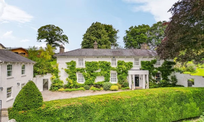 Cowbridge House | Luxury Cowbridge Manor House with outdoor swimming pool
