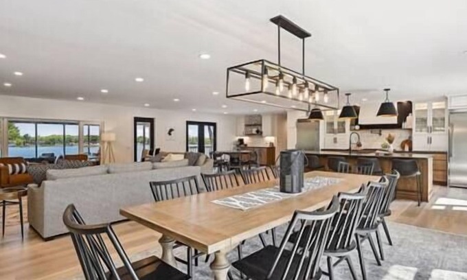 Alexandria House | Elegant Cowdry Cottage: Ocean View & Family-Friendly Stay