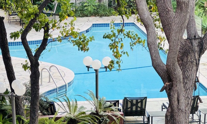 Westwood Apartment | Stylish Loft Retreat near UCLA with Pool & Spa Amenities