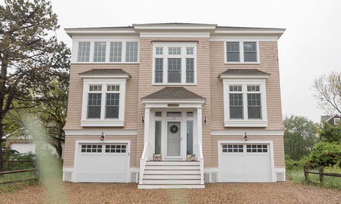 Newbury House | Beachfront Custom House on Plum Island - Rated 9.8/10!