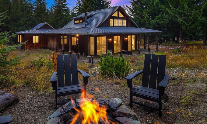 Cle Elum House | Private Mountain Getaway with Spa, Pool & Trail Access