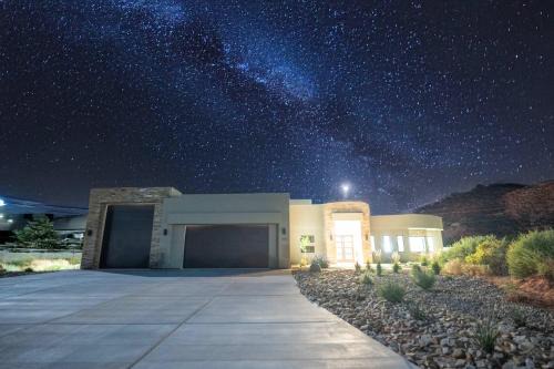 Kanab House | Luxury Desert Oasis in Kanab Near Zion Family