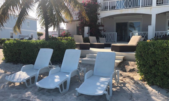Nassau House | Elegant Beach House with Ocean View and Pool Amenities