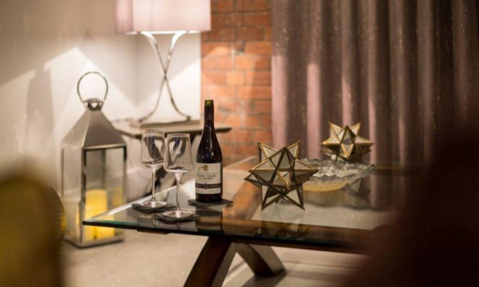 York Apartment | Elegant River View Apartment with Top-Rated Amenities