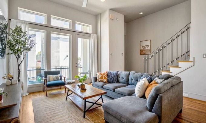 South Central Houston House | Discover a Downtown Hideaway with Breathtaking Views
