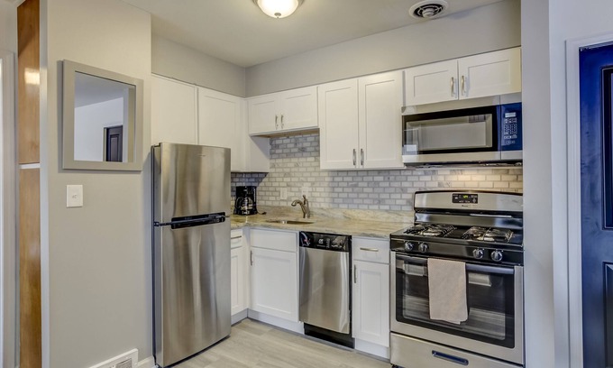 Royal Oak Apartment | Luxury Downtown Royal Oak Furnished Apartment