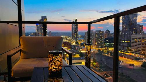 Connaught Apartment | Stylish Downtown Sunset Getaway with Ocean Views & Spa