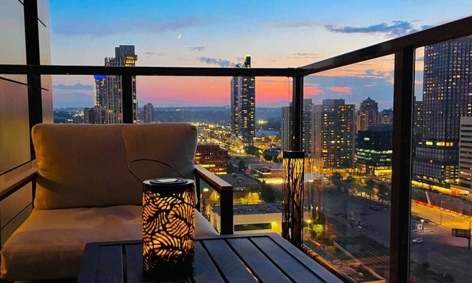 Connaught Apartment | Luxury DT Gorgeous Sunset Suite with Free Parking