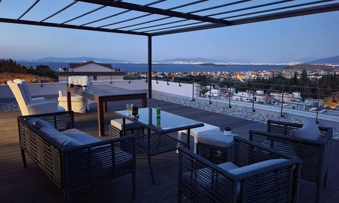 Urla Apartment | Elegant Duplex Apartment with Pool for Memorable Getaways
