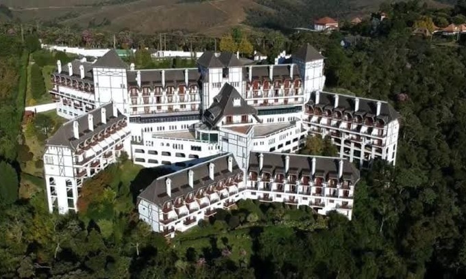 Alto do Capivari Hotel | Top-Rated Duplex Apartment with Pool in Campos do Jordão