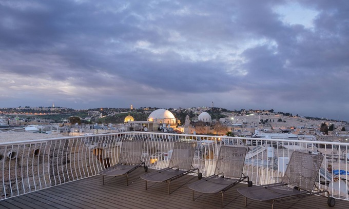 Old City Apartment | Stylish Duplex with Rooftop and Family-Friendly Amenities