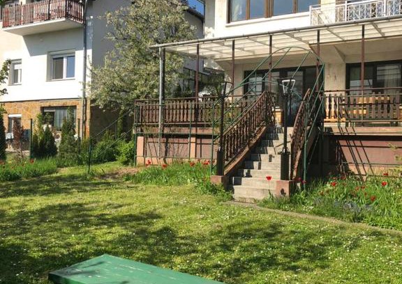 Sasad Apartment | Elegant Eagle Apartment - Pet Friendly with Great Amenities