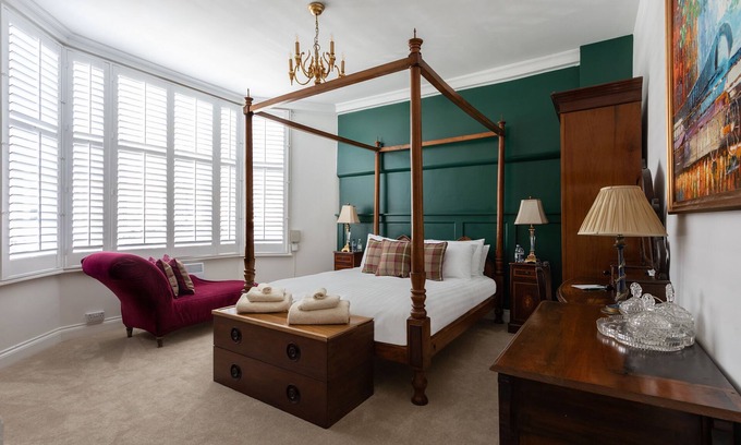 Heybridge Apartment | Elegant 1 Bedroom Apartment - The Bright Suite Awaits