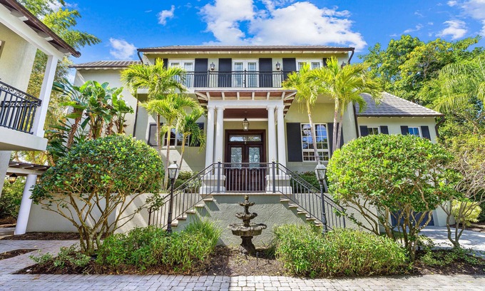 Sarasota House | Elegant Estate By The Bay - Poolside Retreat Near Beach