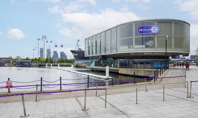 Docklands Apartment | Spacious Excel/02 Apartment for Groups, Steps from Excel