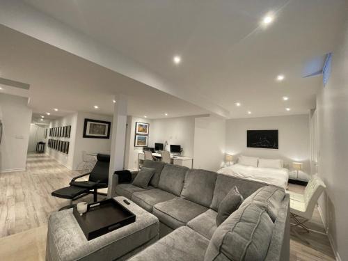 Glen Abbey House | Elegant Executive Studio - Guest Rated 9/10 & Family Friendly