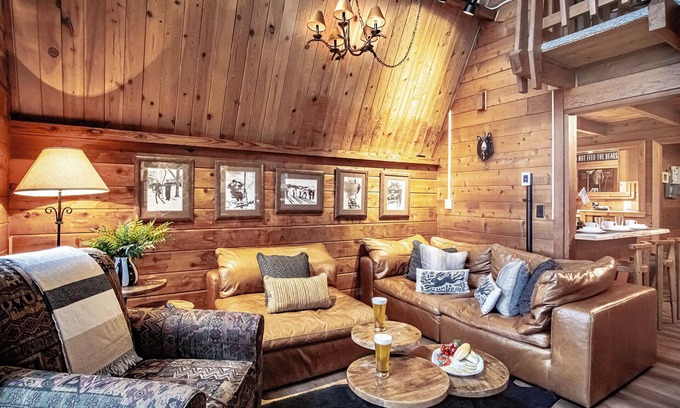 Snowshoe House | North Westridge 111: Family-Friendly Retreat with Hot Tub
